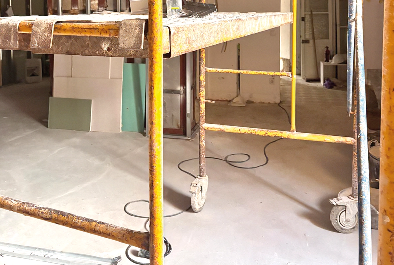 Gerüst auf einer Baustelle - Ein professioneller Innenausbau