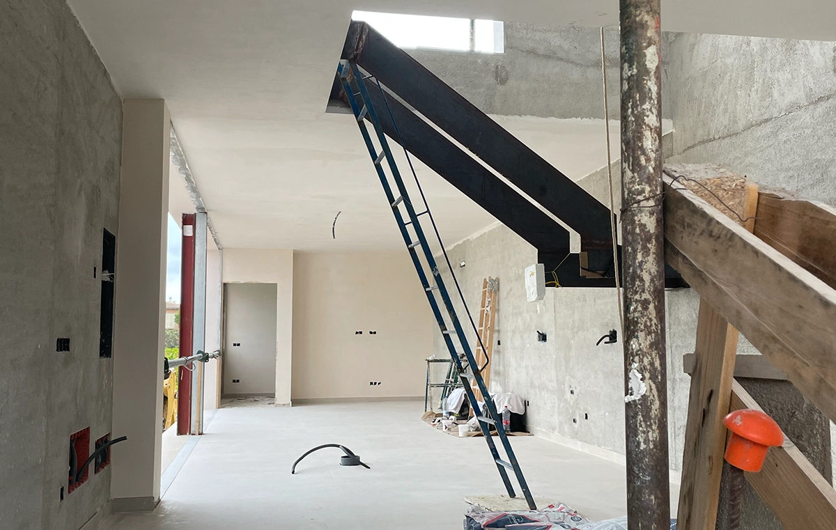 Renovierungsarbeiten auf Mallorca: Neubau eines Stadthaus durch lokale Handwerker.
