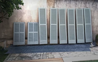 Erfahrene Handwerker auf Mallorca restaurieren Holztüren und Persianas – für mehr Schutz und frische Optik